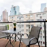Urban Chic - Two Bedrooms - Center - Sienna Street 아파트