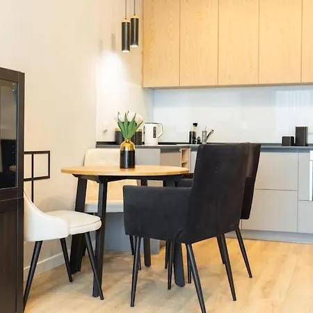 Urban Chic - Two Bedrooms - Center - Sienna Street Apartment