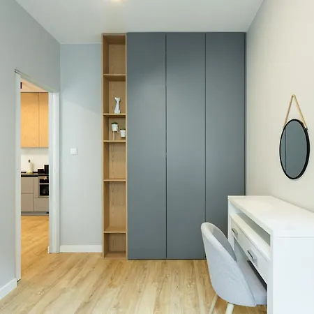 Urban Chic - Two Bedrooms - Center - Sienna Street Apartment