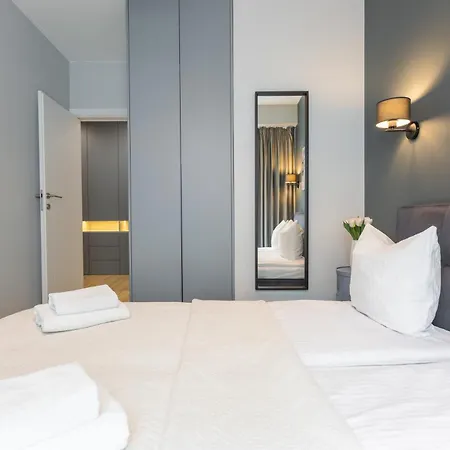 Urban Chic - Two Bedrooms - Center - Sienna Street Apartment *