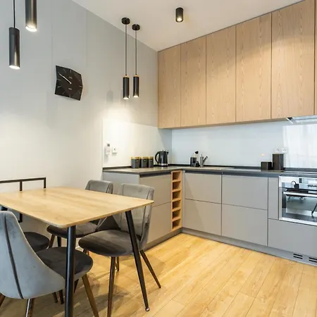 Urban Chic - Two Bedrooms - Center - Sienna Street Apartment *
