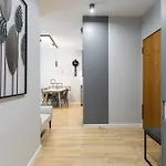 Urban Chic - Two Bedrooms - Center - Sienna Street *