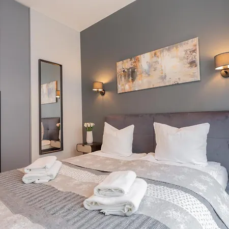 Urban Chic - Two Bedrooms - Center - Sienna Street *