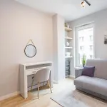 Urban Chic - Two Bedrooms - Center - Sienna Street Apartment