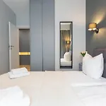 Urban Chic - Two Bedrooms - Center - Sienna Street Apartment *